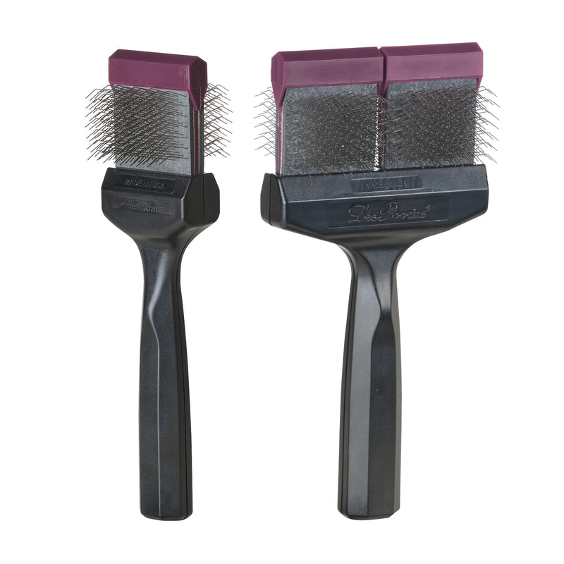 Brosse professionnelle de toilettage pour chien utilisee au salon de La Rochelle